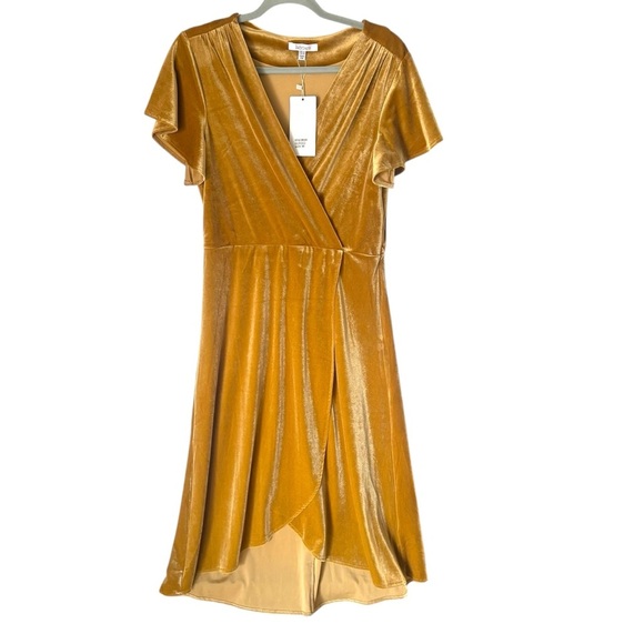 NWT Lucy Paris Women’s Velvet Wrap Dress Gold Flowy Sleeves Size M (No Belt) - Picture 2 of 14
